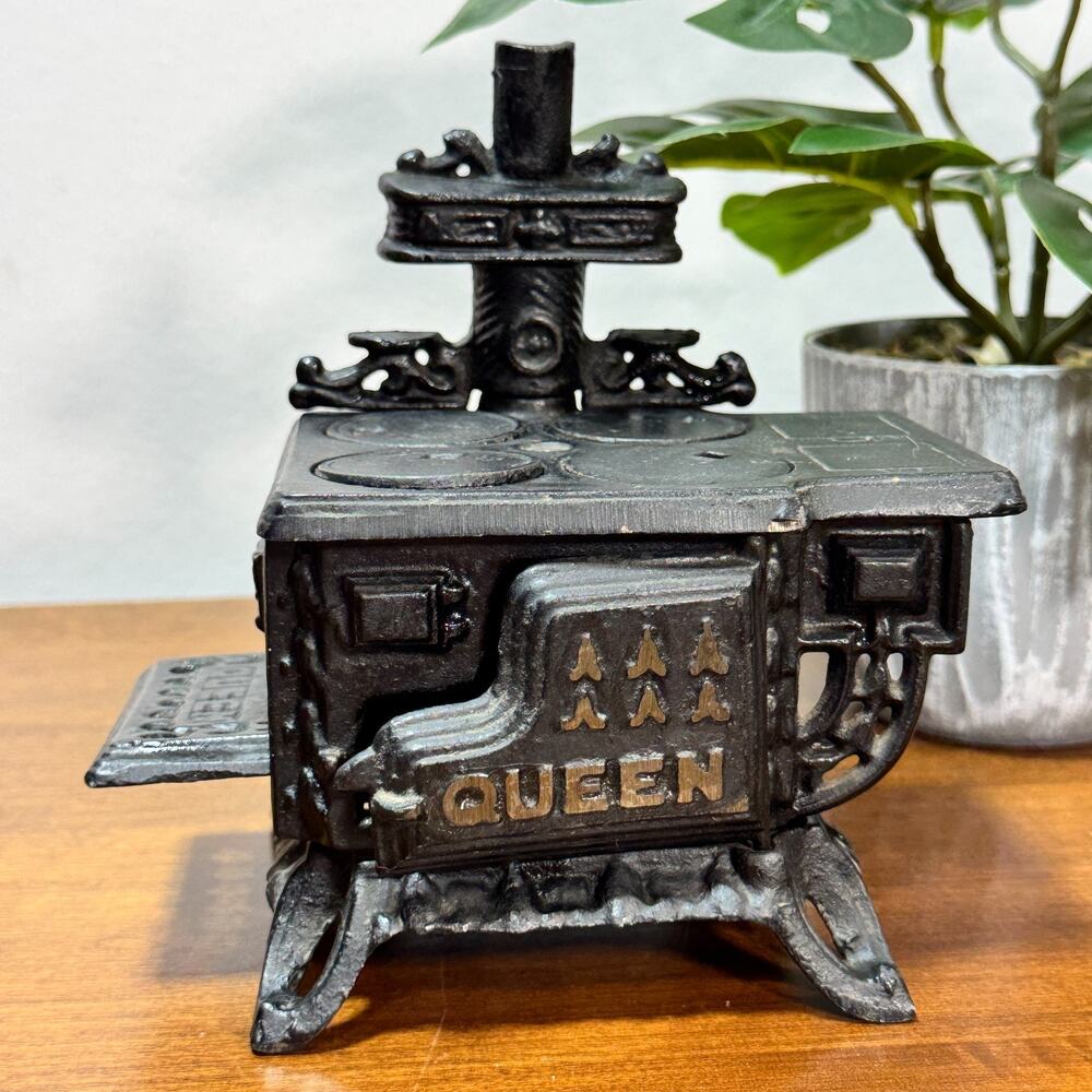 Vintage Queen Cast Iron Toy Stove Salesman Sample Dollhouse w 4 Burner Covers